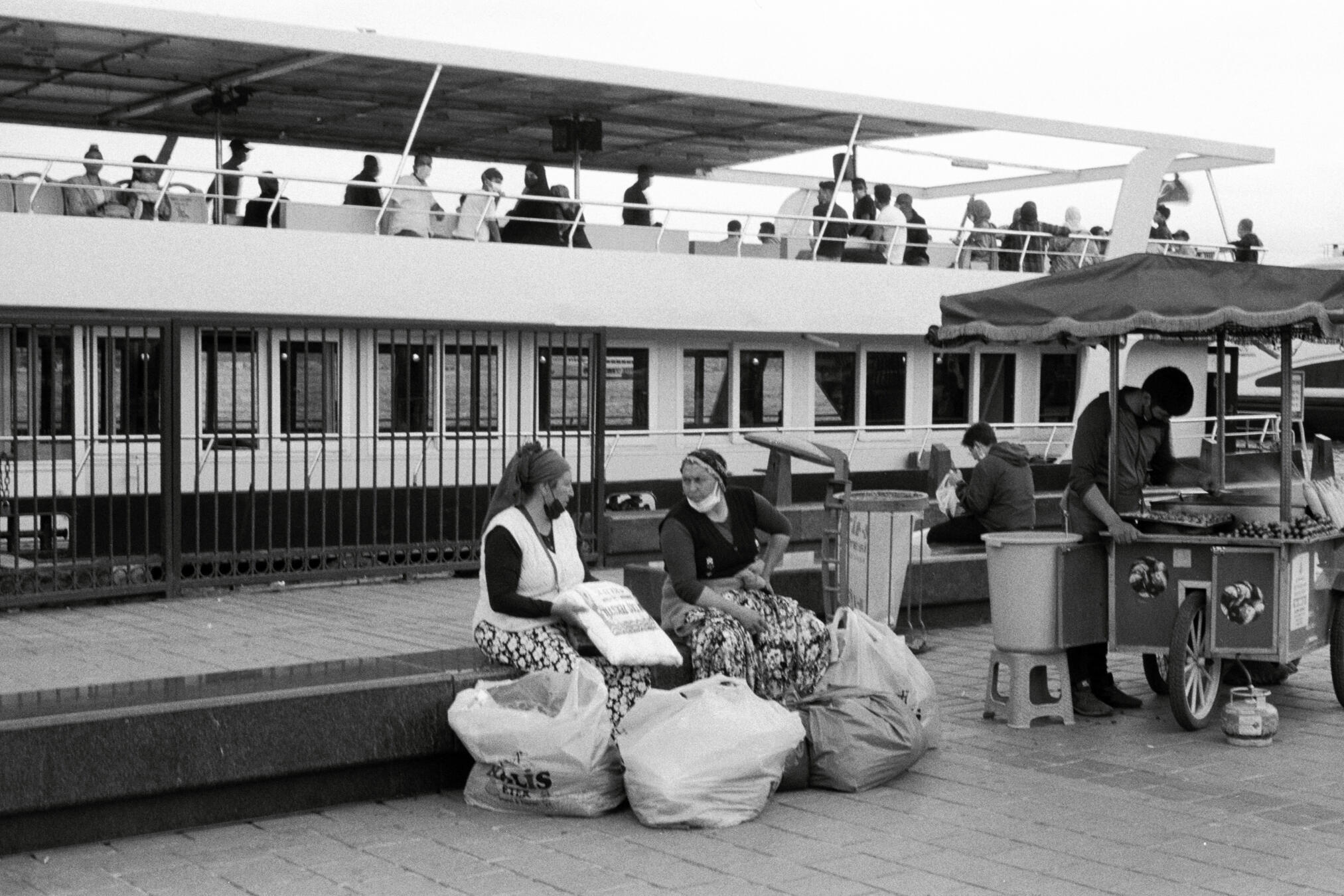 Eminönü, Minolta x700, Pan400